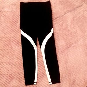 Athleta Salutation Stash pocket 7/8 Leggings Sz XS